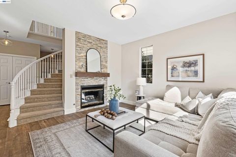 Photo of 47 Summer Hill Court, Danville, CA 94526 (MLS # 41132941)