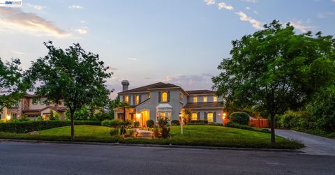 Photo of 3734 Mohr Ave, Pleasanton, CA 94588 (MLS # 41136076)