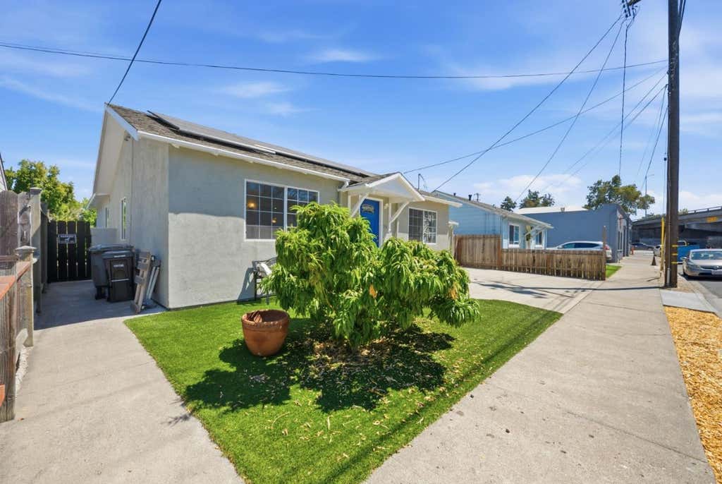 Photo of 26 Manzanita Street, Redwood City, CA 94063 (MLS # ML82056232)