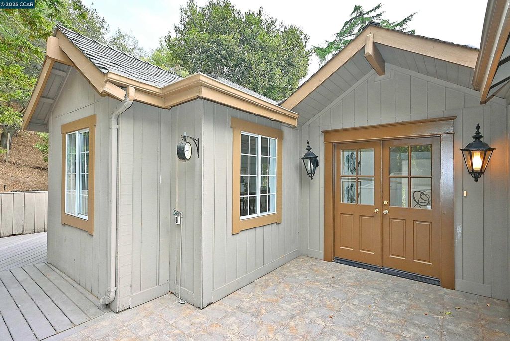 Photo of 1199 Panoramic Drive, Martinez, CA 94553 (MLS # 41116253)