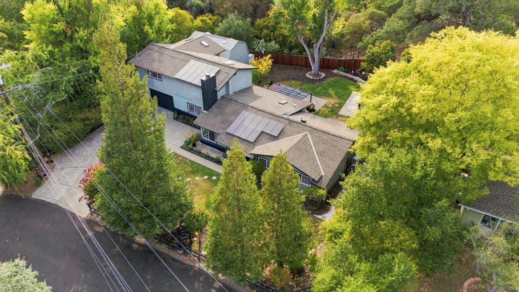 Photo of 21 Russell Court, Walnut Creek, CA 94598 (MLS # ML82056104)