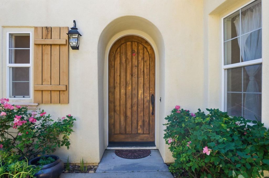 Photo of 7111 Eagle Ridge Drive, Gilroy, CA 95020 (MLS # ML82044980)