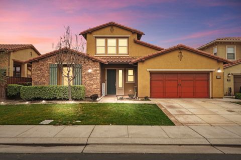 Photo of 1140 Duomo Way, Manteca, CA 95337 (MLS # 41124135)