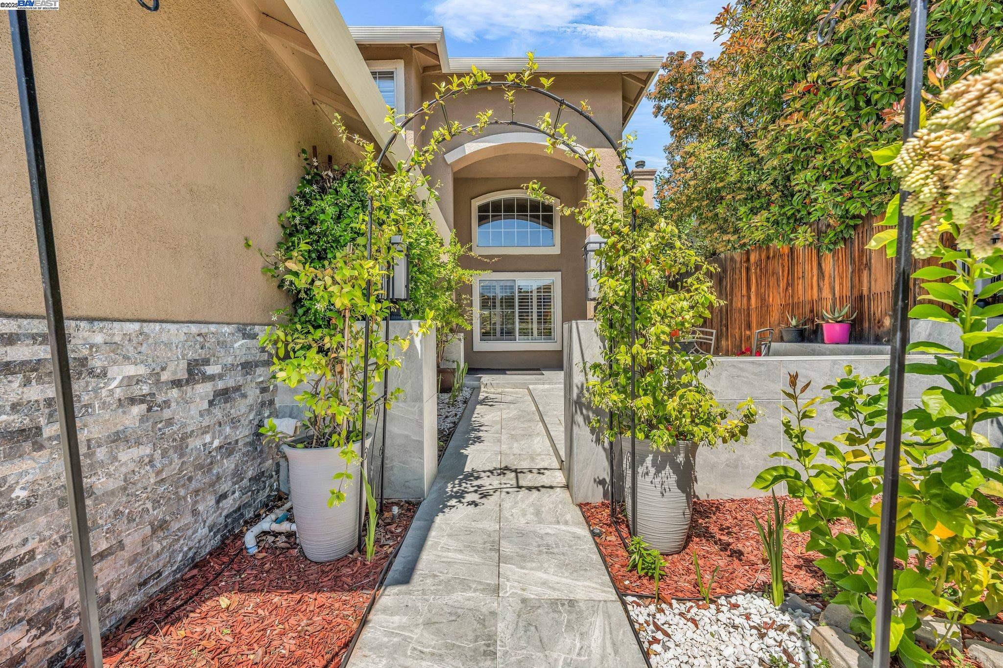 1431 Hepburn St