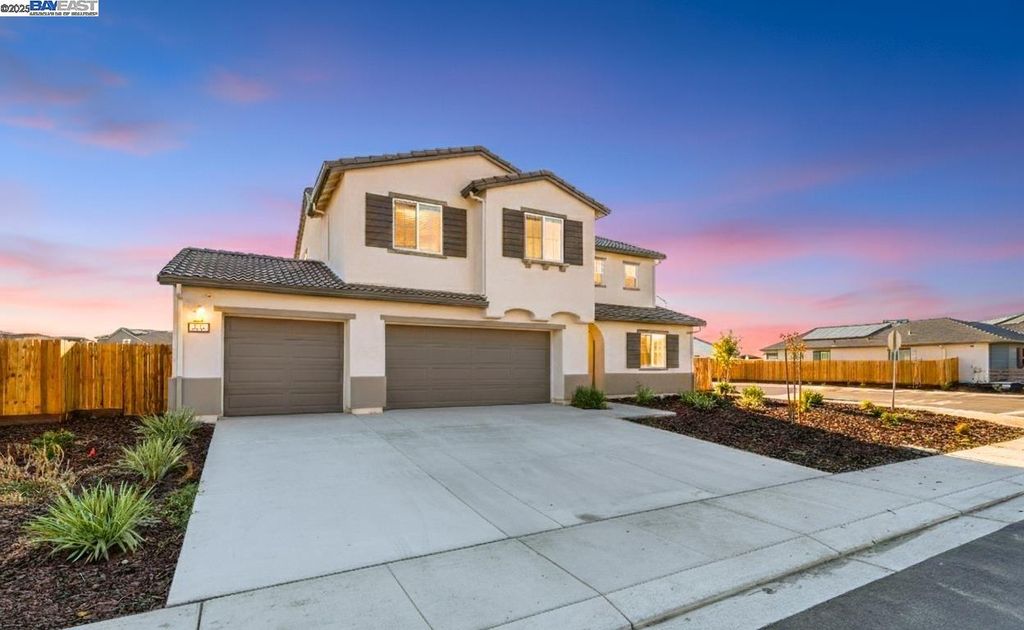 Photo of 677 Spumante Ln, Manteca, CA 95337 (MLS # 41115839)