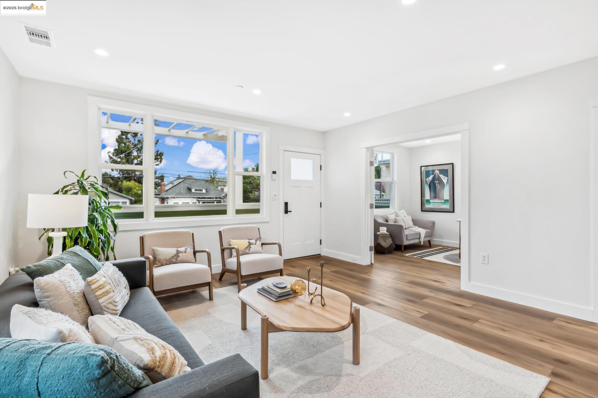 667 Alcatraz Ave