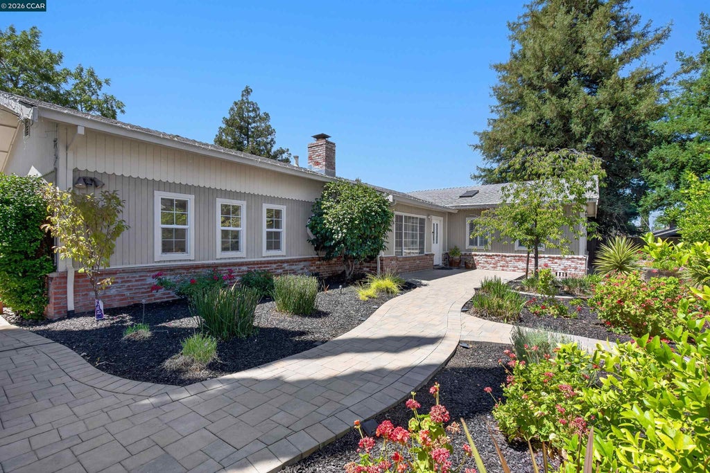 Photo of 42 Mayo Ln, Walnut Creek, CA 94597 (MLS # 41143507)