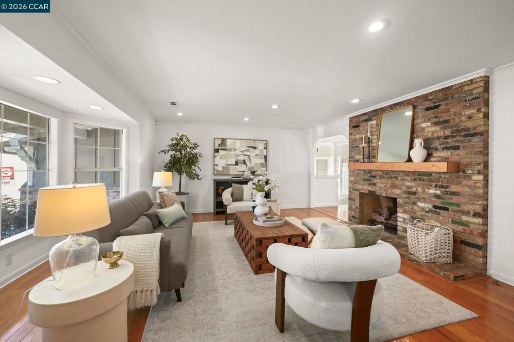 Photo of 823 Turrini Dr, Danville, CA 94526 (MLS # 41127148)