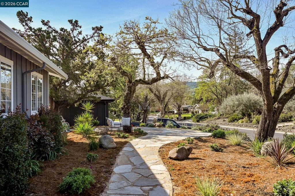 Photo of 823 Turrini Dr, Danville, CA 94526 (MLS # 41127148)