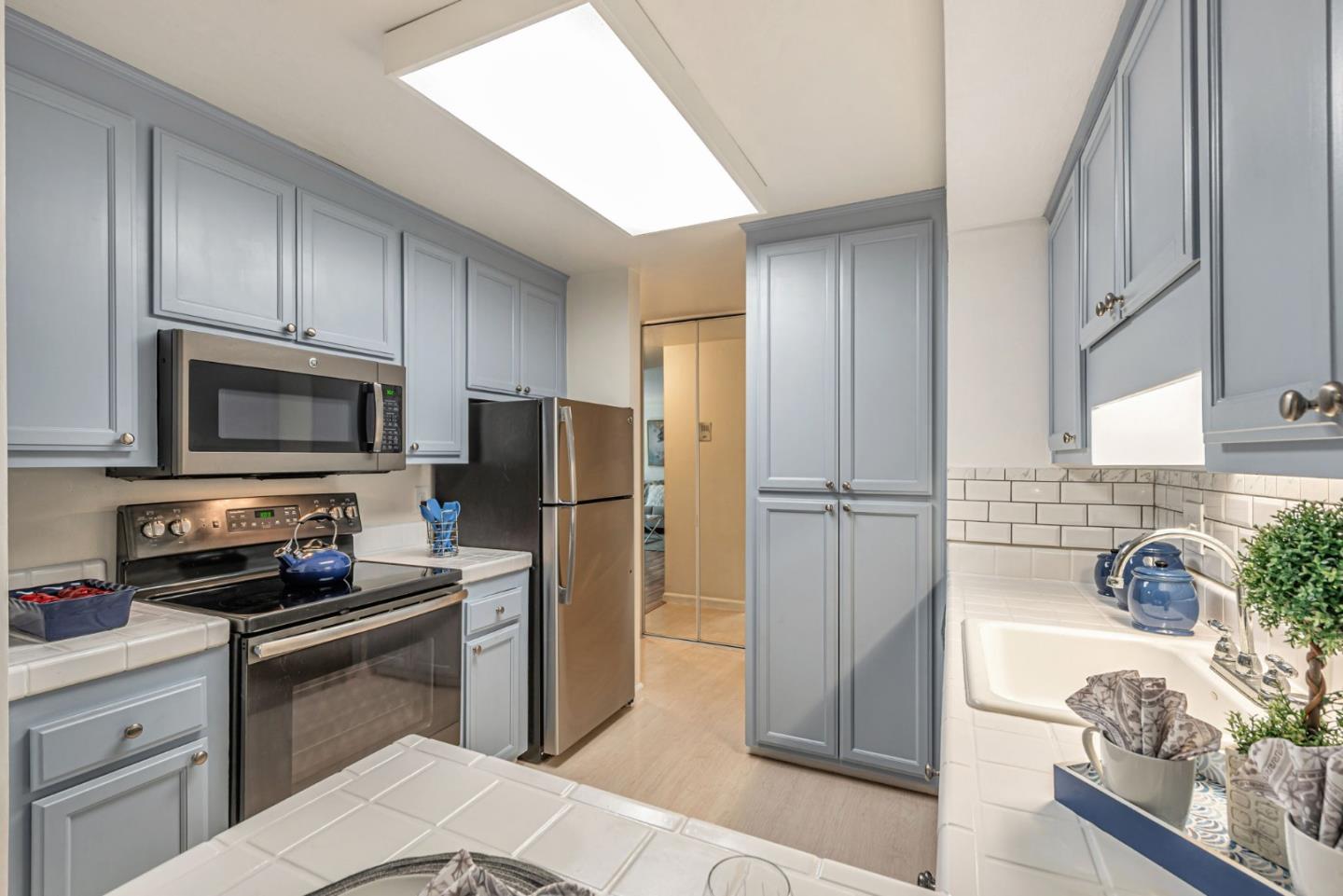 Santa Clara, California 95051, United States, 2 Bedrooms Bedrooms, ,2 BathroomsBathrooms,Residential,Pending,194746