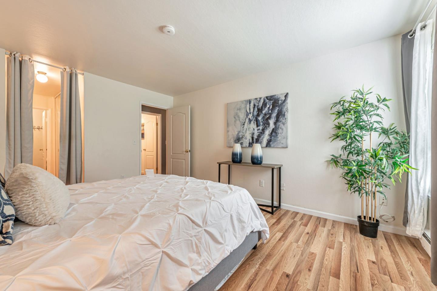 Santa Clara, California 95051, United States, 2 Bedrooms Bedrooms, ,2 BathroomsBathrooms,Residential,Pending,194746