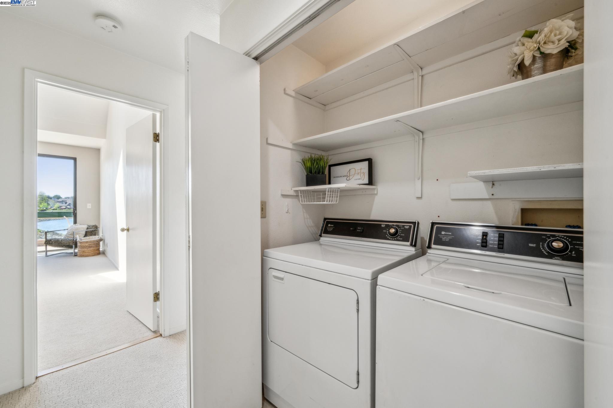 Alameda, California 94501, United States, 2 Bedrooms Bedrooms, ,2 BathroomsBathrooms,Residential,Pending,137970