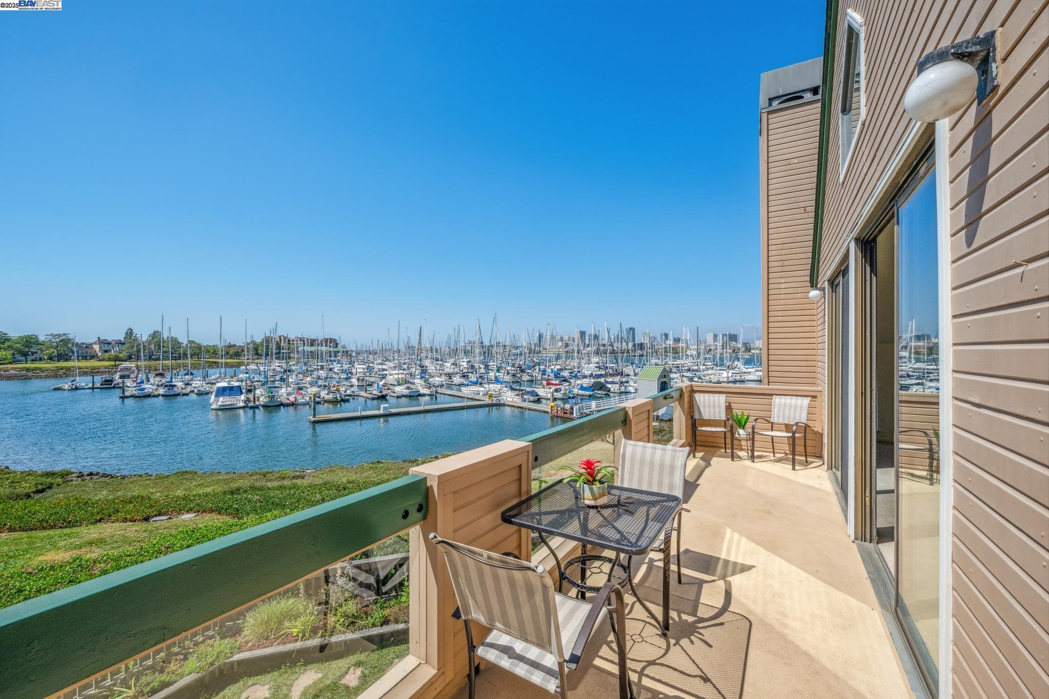 Alameda, California 94501, United States, 2 Bedrooms Bedrooms, ,2 BathroomsBathrooms,Residential,Pending,137970