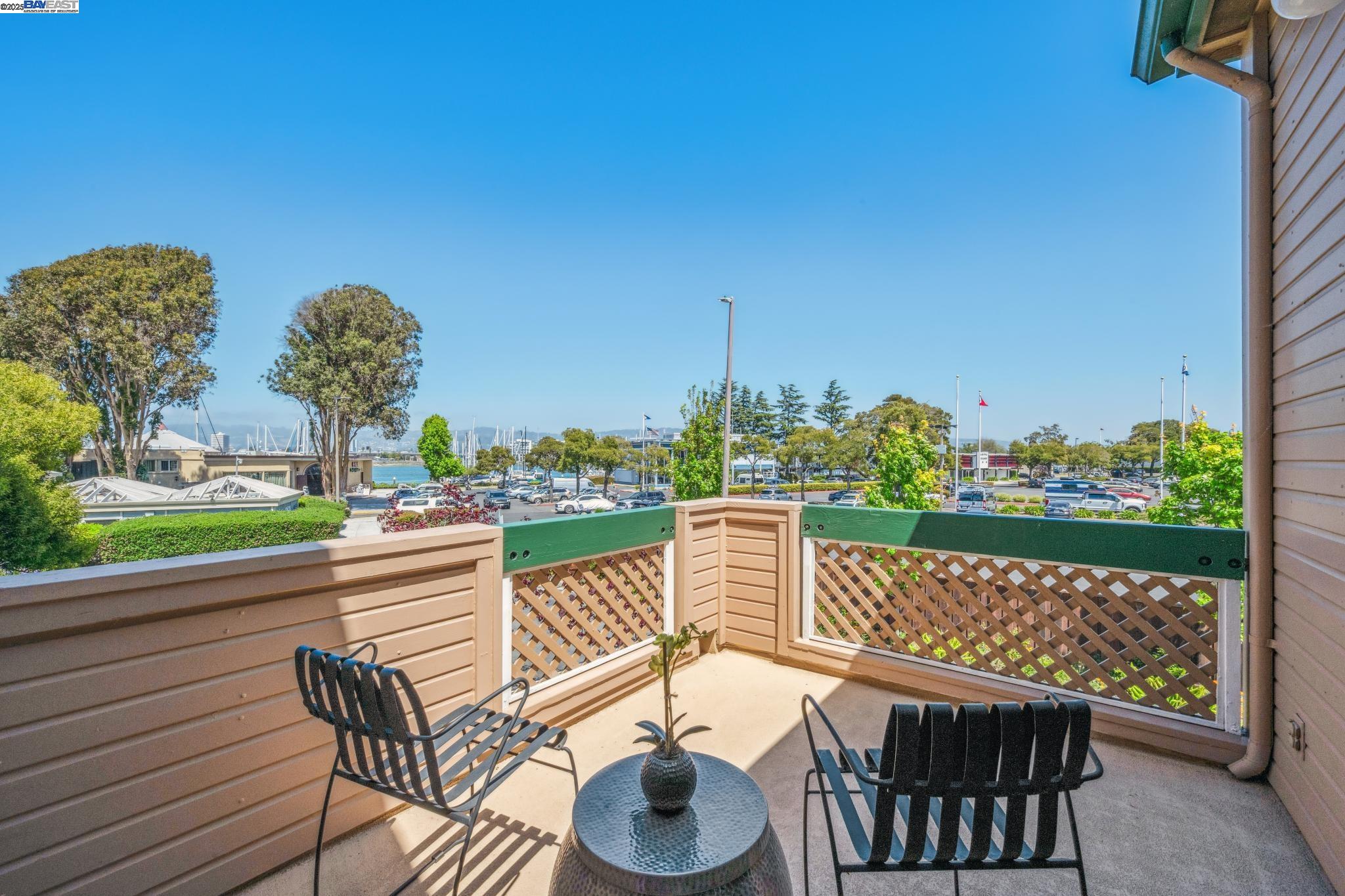 Alameda, California 94501, United States, 2 Bedrooms Bedrooms, ,2 BathroomsBathrooms,Residential,Pending,137970