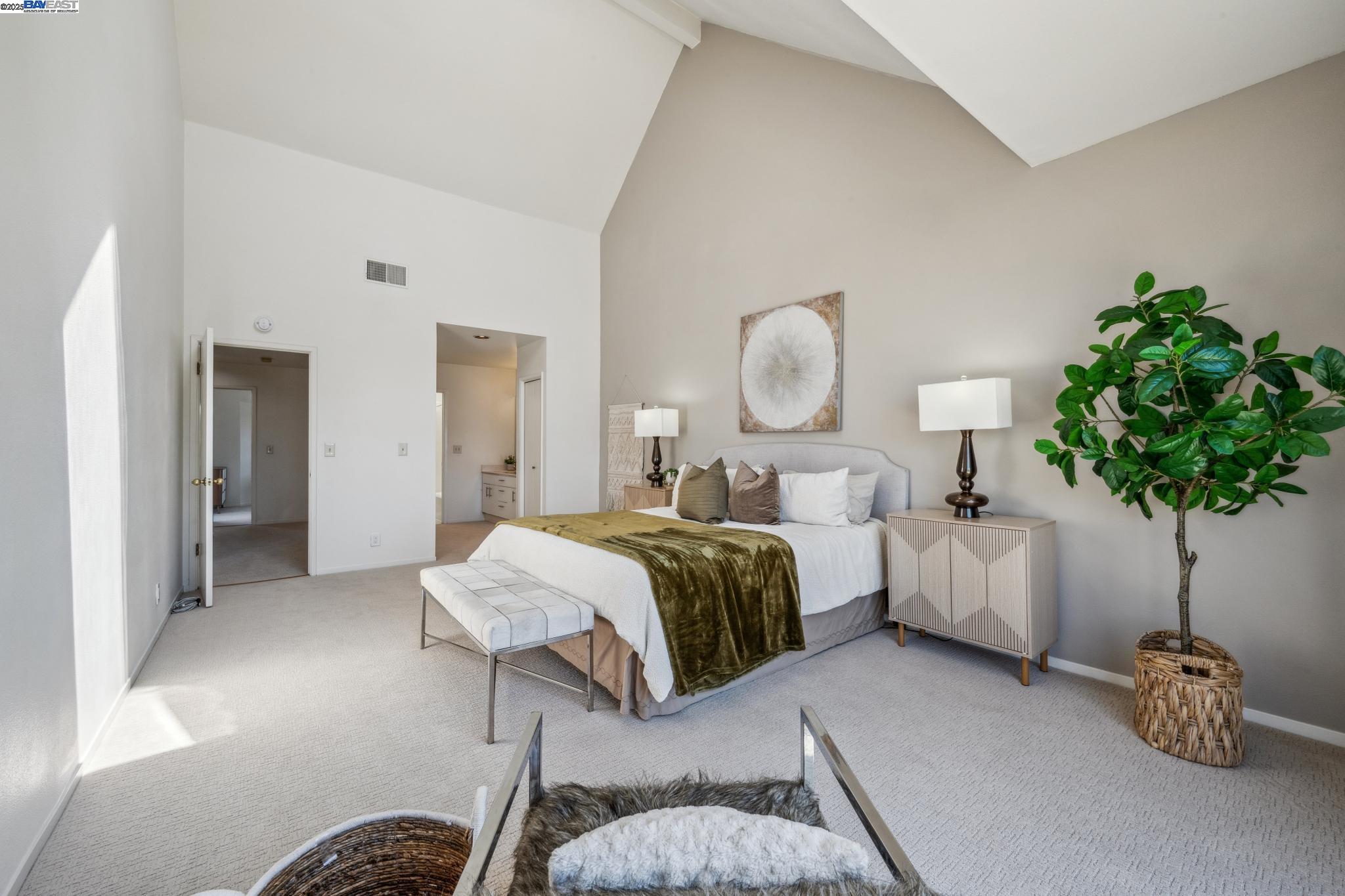 Alameda, California 94501, United States, 2 Bedrooms Bedrooms, ,2 BathroomsBathrooms,Residential,Pending,137970