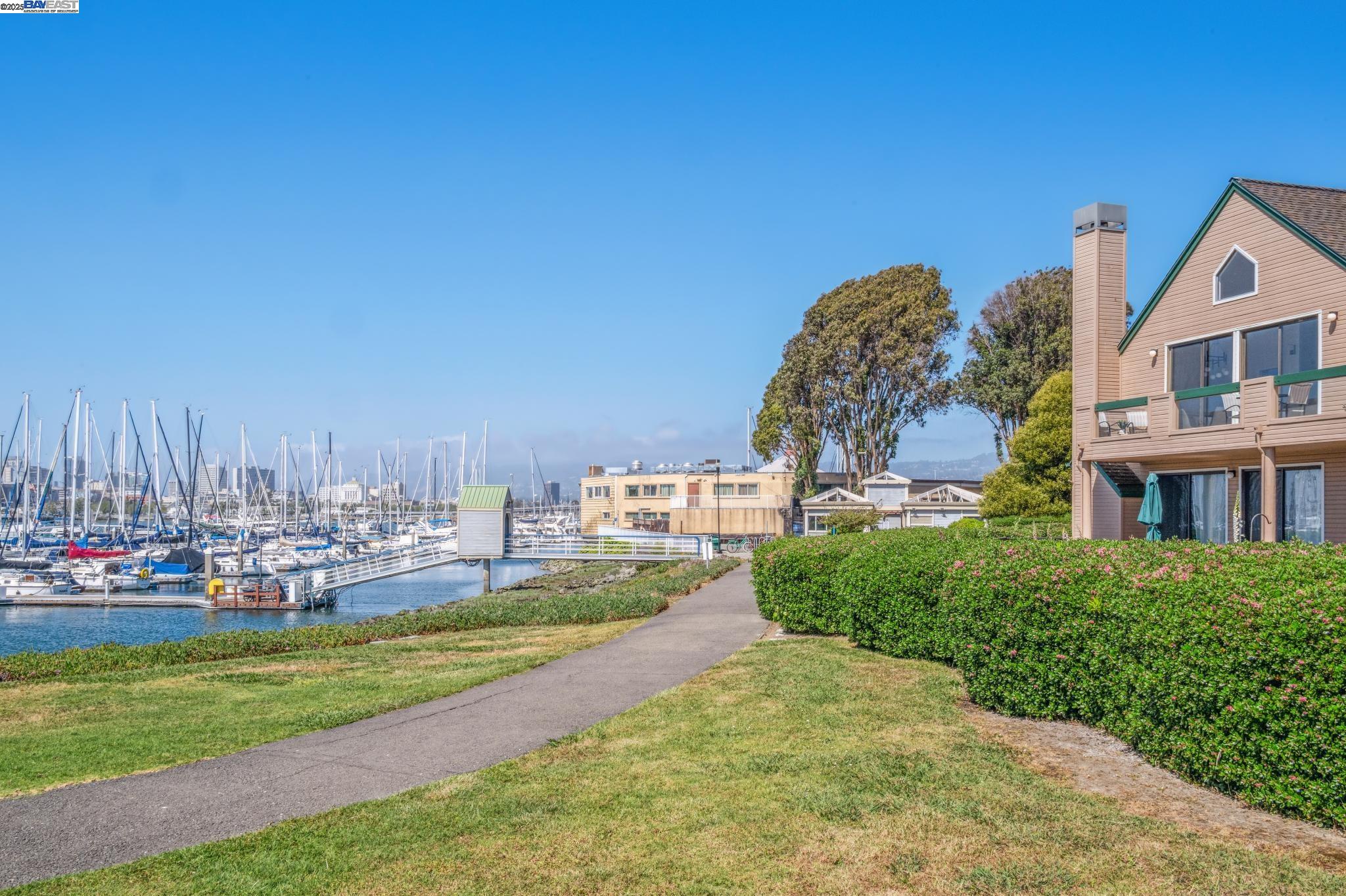 Alameda, California 94501, United States, 2 Bedrooms Bedrooms, ,2 BathroomsBathrooms,Residential,Pending,137970