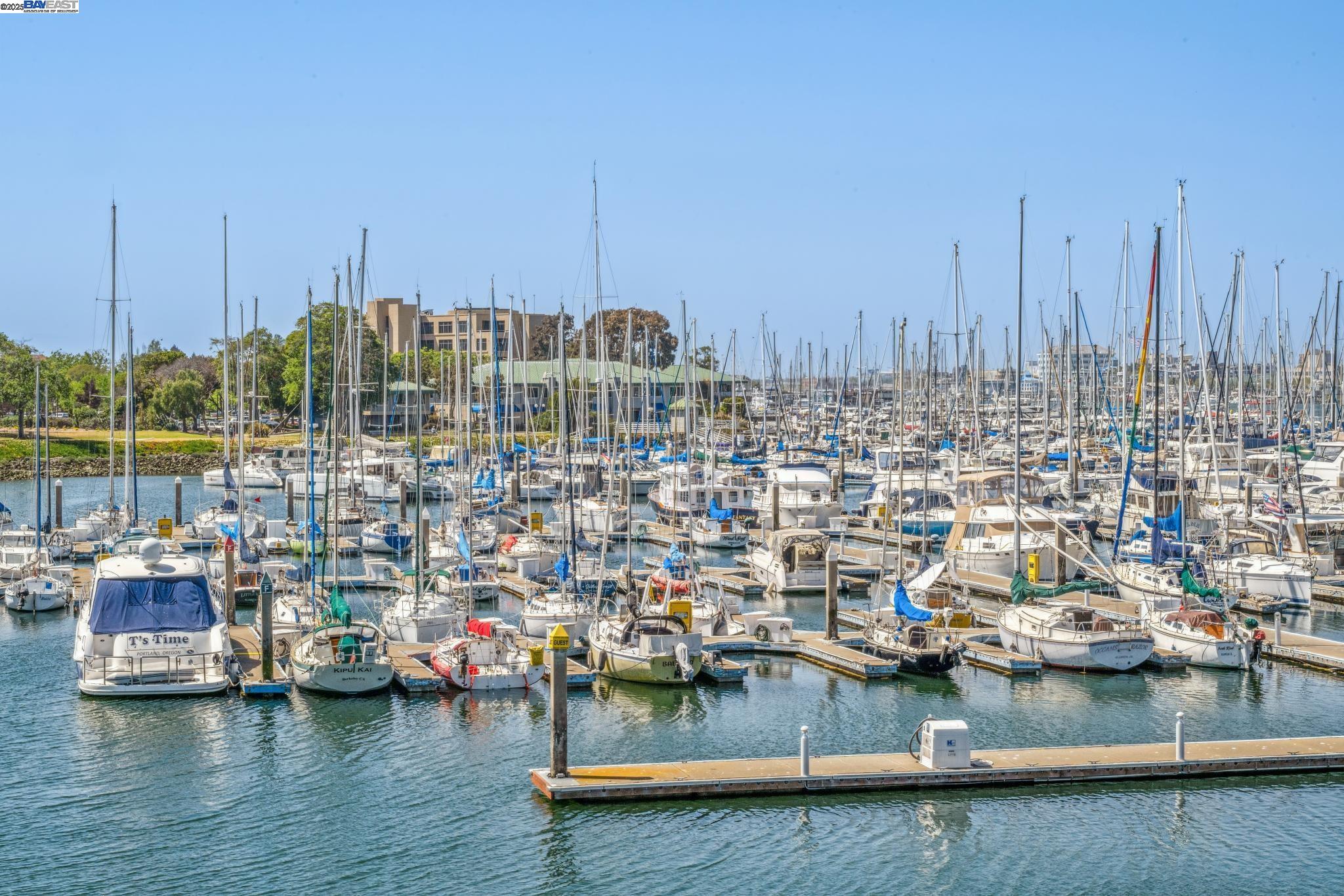 Alameda, California 94501, United States, 2 Bedrooms Bedrooms, ,2 BathroomsBathrooms,Residential,Pending,137970