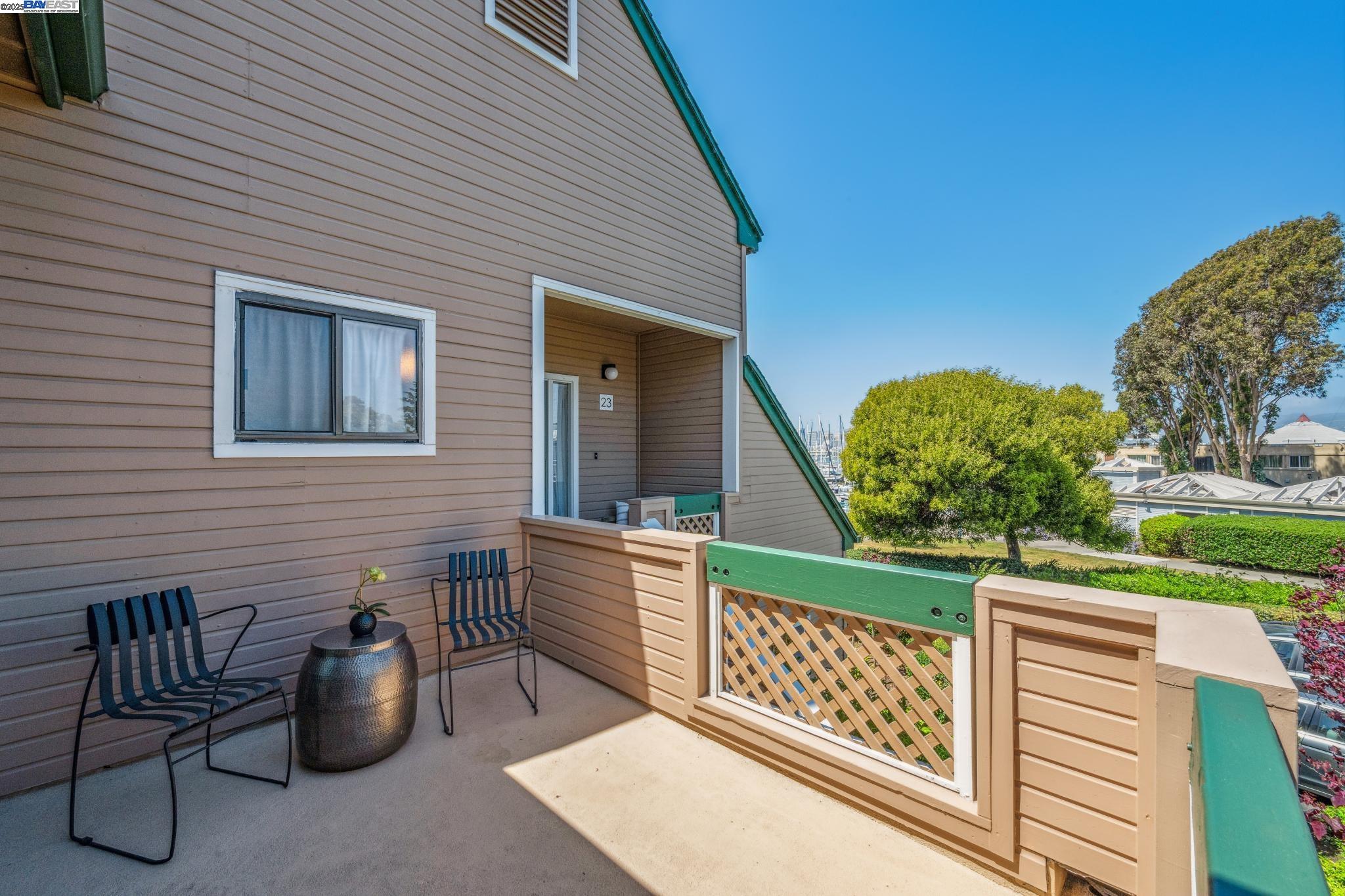 Alameda, California 94501, United States, 2 Bedrooms Bedrooms, ,2 BathroomsBathrooms,Residential,Pending,137970