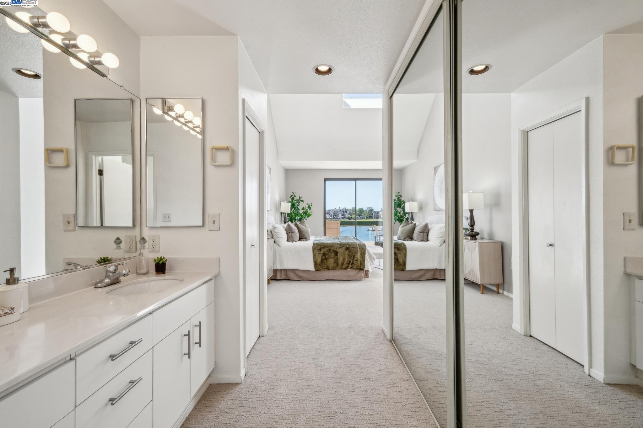 Alameda, California 94501, United States, 2 Bedrooms Bedrooms, ,2 BathroomsBathrooms,Residential,Pending,137970