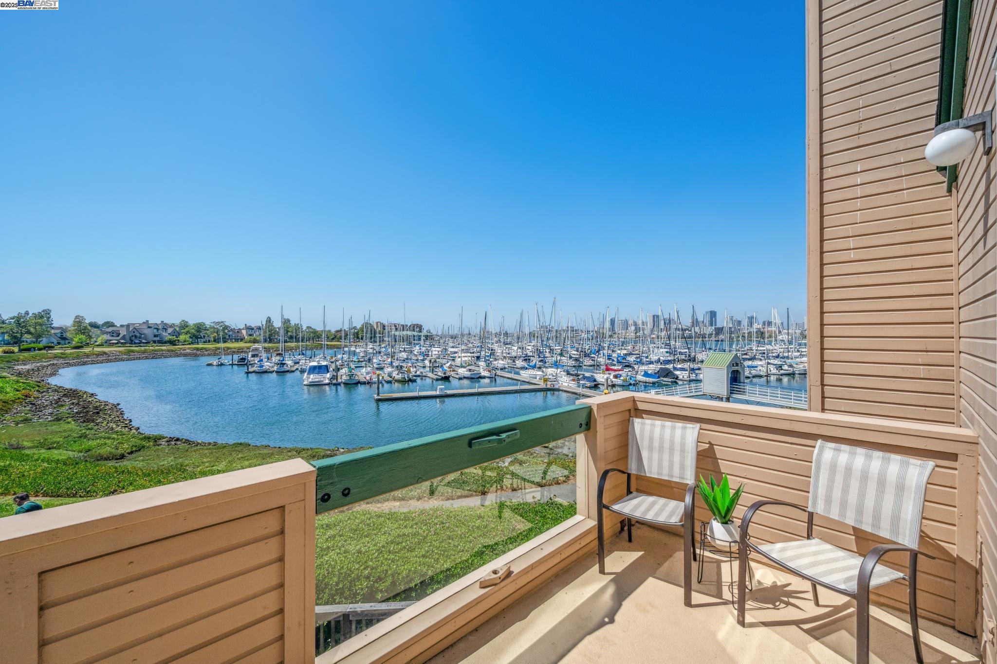 Alameda, California 94501, United States, 2 Bedrooms Bedrooms, ,2 BathroomsBathrooms,Residential,Pending,137970