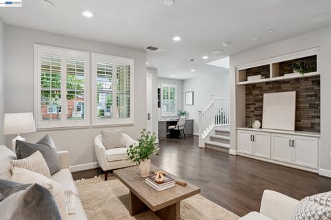 Photo of 244 Fennel Way, Livermore, CA 94551 (MLS # 41132116)
