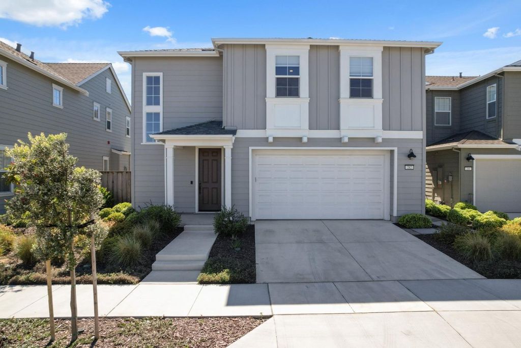 Photo of 282 Wharf Terrace Circle, Marina, CA 93933 (MLS # ML82038391)