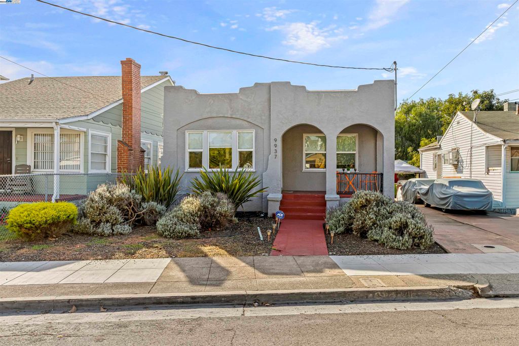 Photo of 9937 Dante Ave, Oakland, CA 94603 (MLS # 41116357)