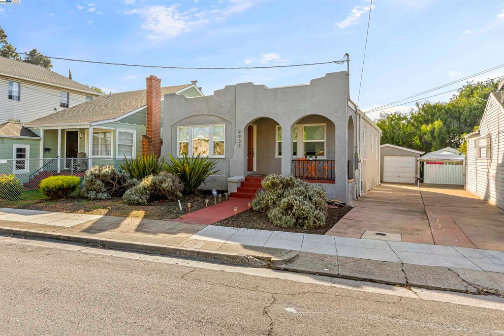 Photo of 9937 Dante Ave, Oakland, CA 94603 (MLS # 41116357)