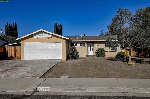 Photo of 1921 Gilly Lane, Concord, CA 94518 (MLS # 41123200)