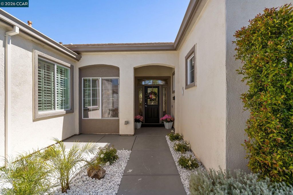 Photo of 346 Gladstone Dr, Brentwood, CA 94513 (MLS # 41131579)