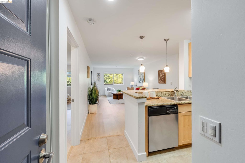 Photo of 6400 Christie Ave #4118, Emeryville, CA 94608 (MLS # 41147303)