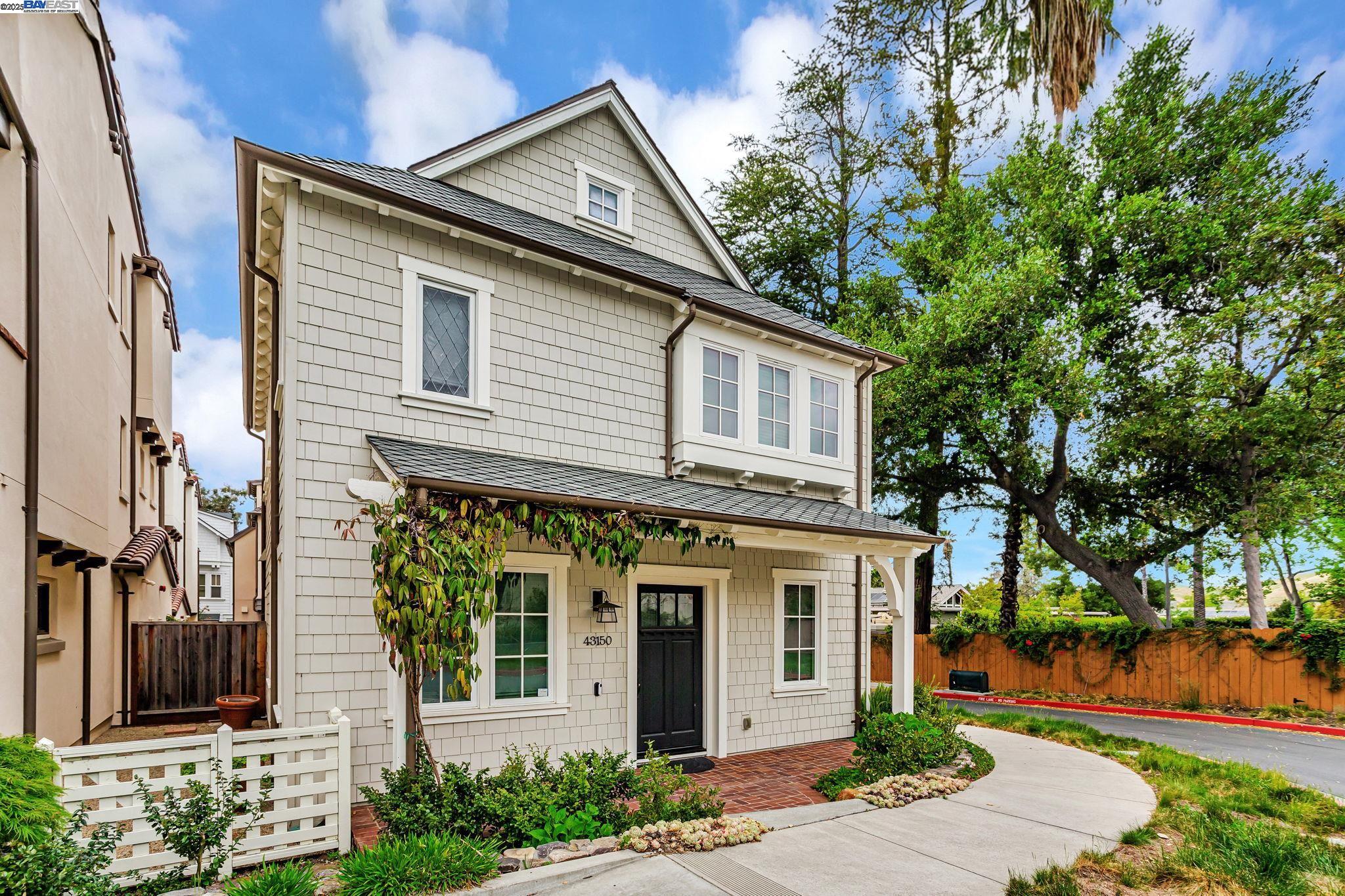 43150 Calle Familia