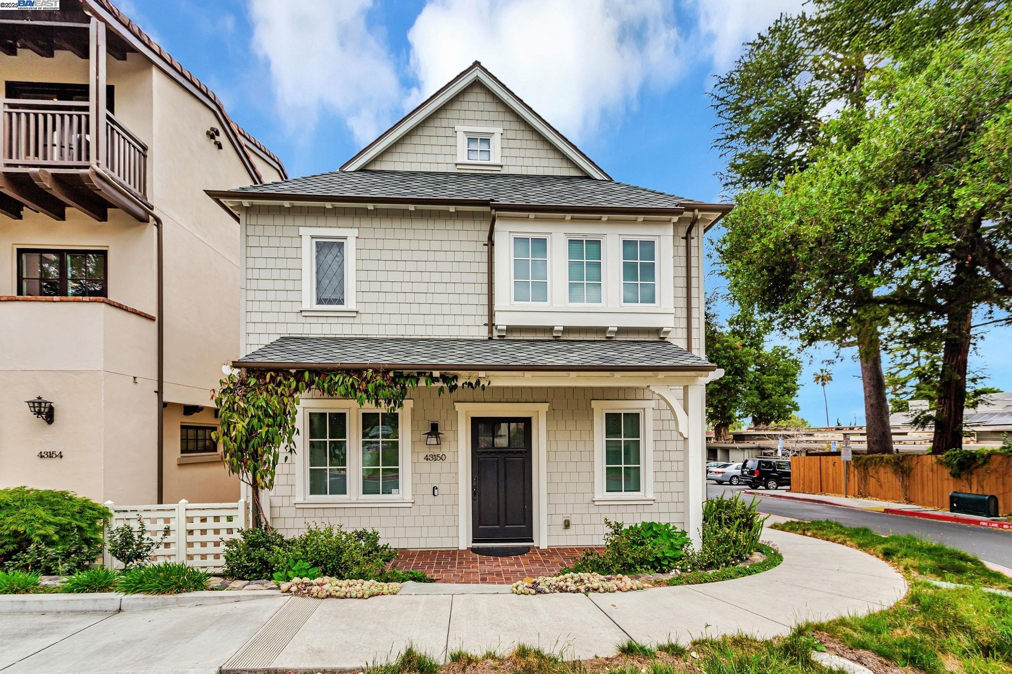 43150 Calle Familia