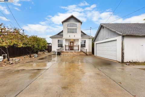 Photo of 2421 W Rumble Rd, Modesto, CA 95350 (MLS # 41119074)