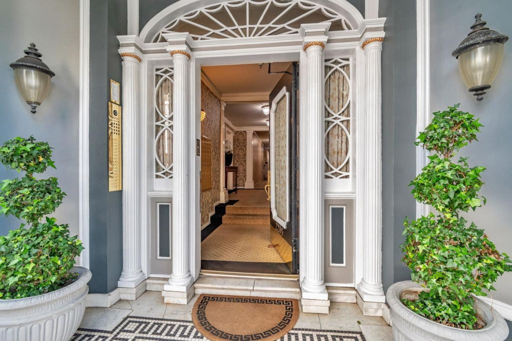 Photo of 2205 Sacramento Street #302, San Francisco, CA 94115 (MLS # ML82022997)