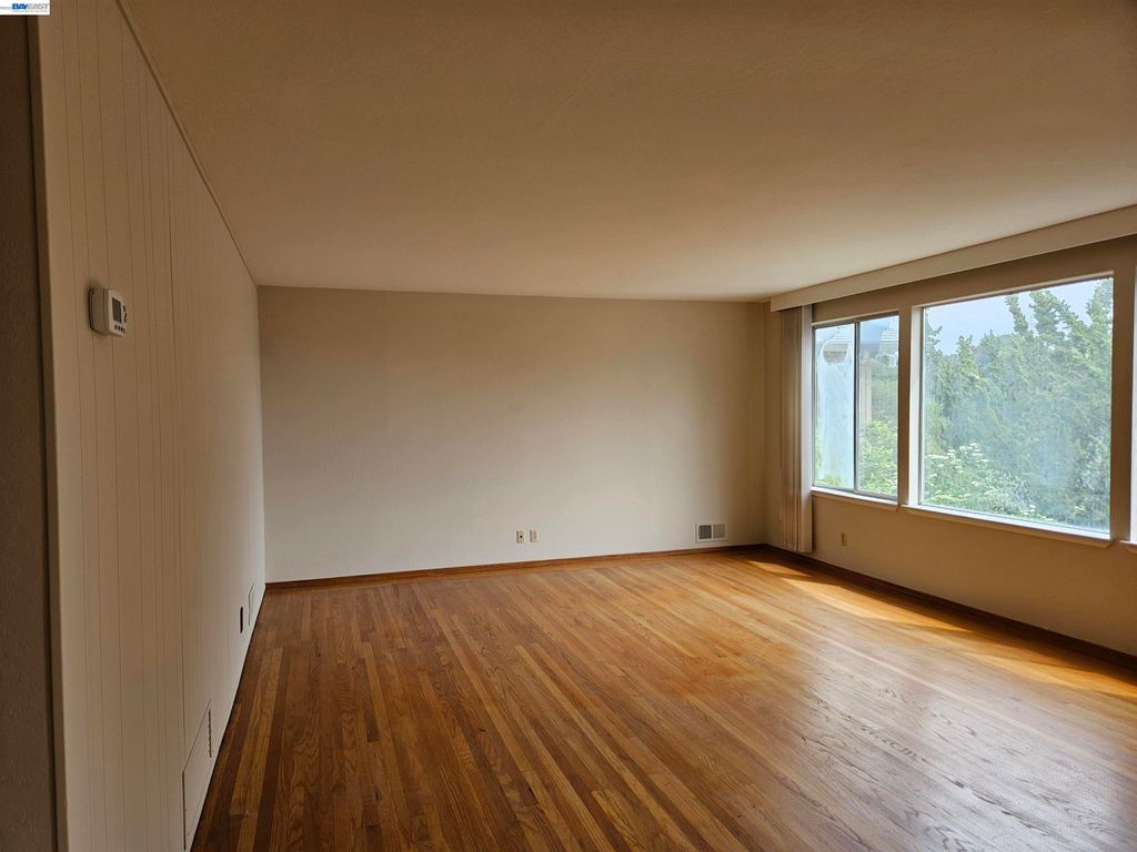 Photo of 18758 Crane Ave, Castro Valley, CA 94546 (MLS # 41129153)