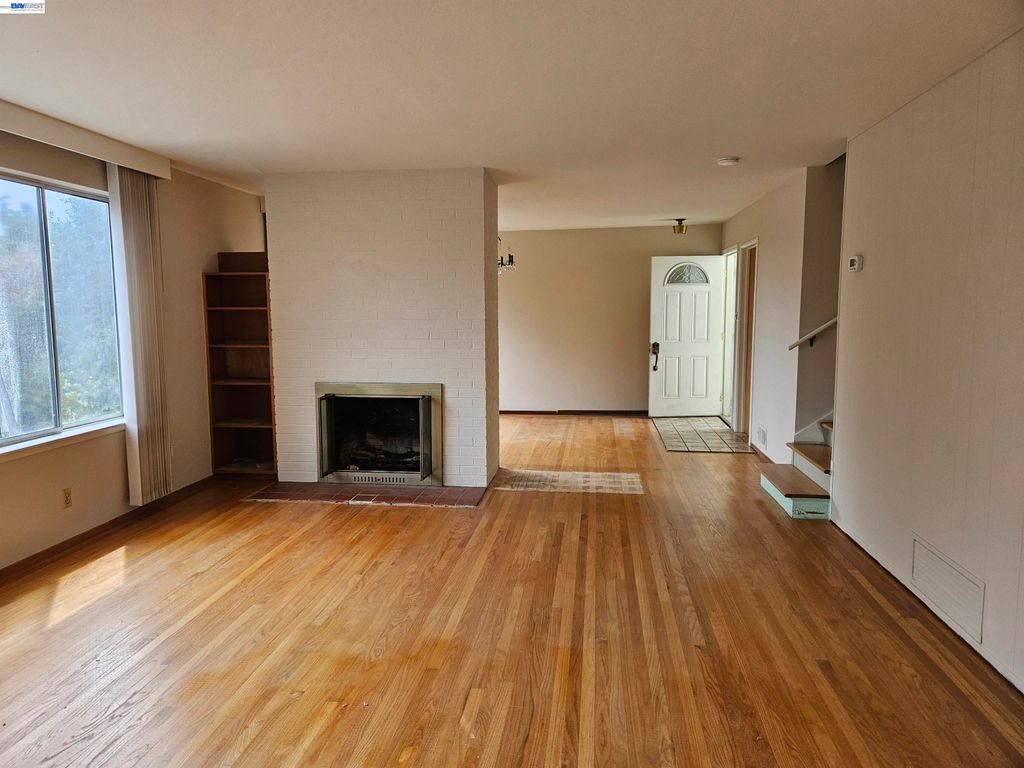 Photo of 18758 Crane Ave, Castro Valley, CA 94546 (MLS # 41129153)