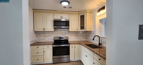 Photo of 308 Vine St, Modesto, CA 95351 (MLS # 41123231)