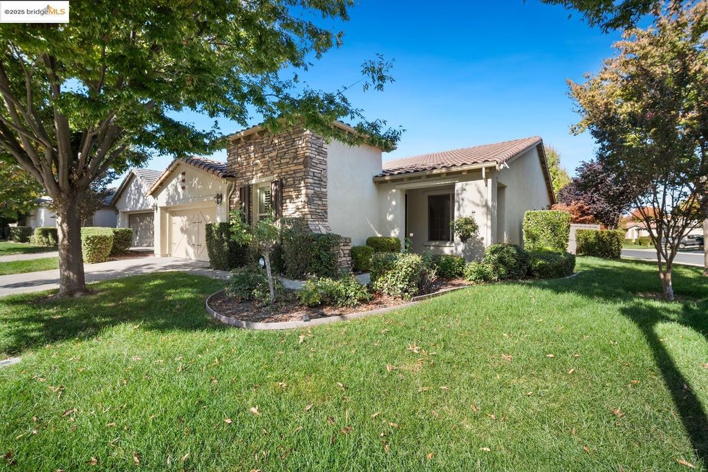 Photo of 131 Montilla Cir, Sacramento, CA 95835 (MLS # 41116100)