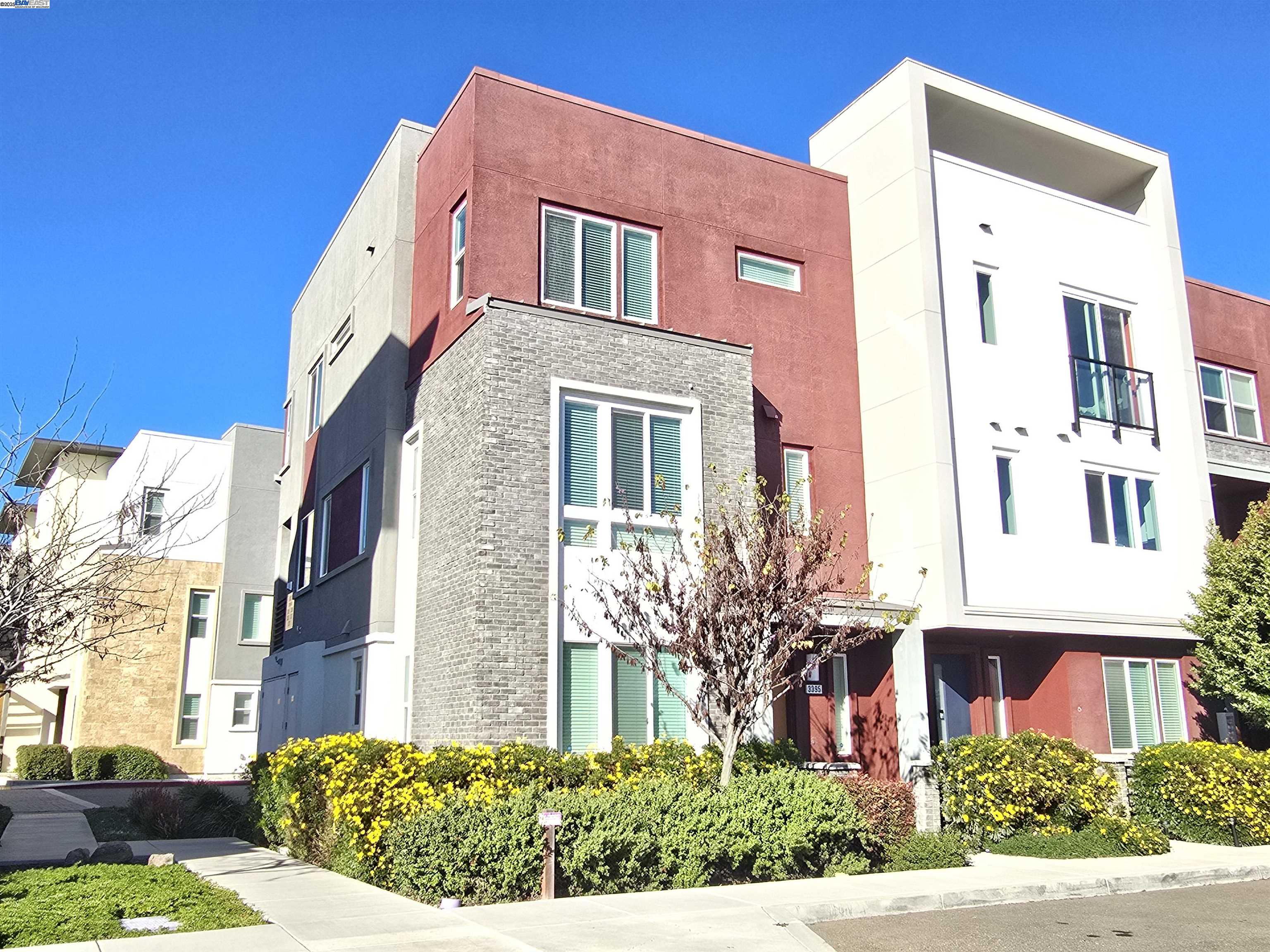 3395 Zenith Ave