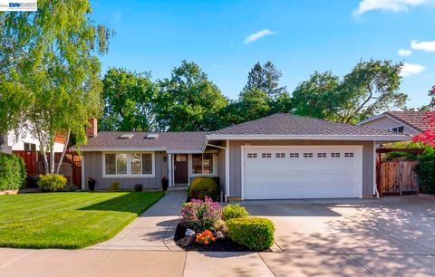 Photo of 1296 Vintner Way, Pleasanton, CA 94566 (MLS # 41131542)