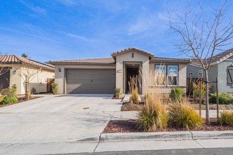 Photo of 581 Segovia Drive, Hollister, CA 95023 (MLS # ML82033377)