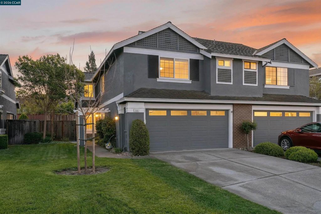 Photo of 300 Bridgeside Circle, Danville, CA 94506 (MLS # 41129970)