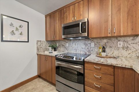 2140 Santa Cruz Avenue Unit B104, Menlo Park, CA 94025 - MLS#: ML82003460