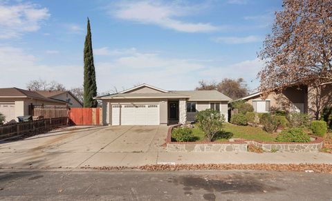 Photo of 30 Greensboro Way, Antioch, CA 94509 (MLS # 41119629)