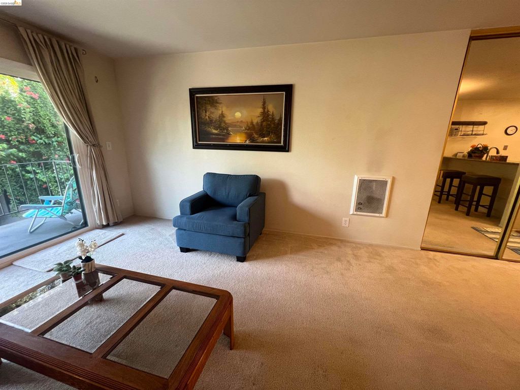 Photo of 625 El Dorado Ave #204, Oakland, CA 94611 (MLS # 41135136)