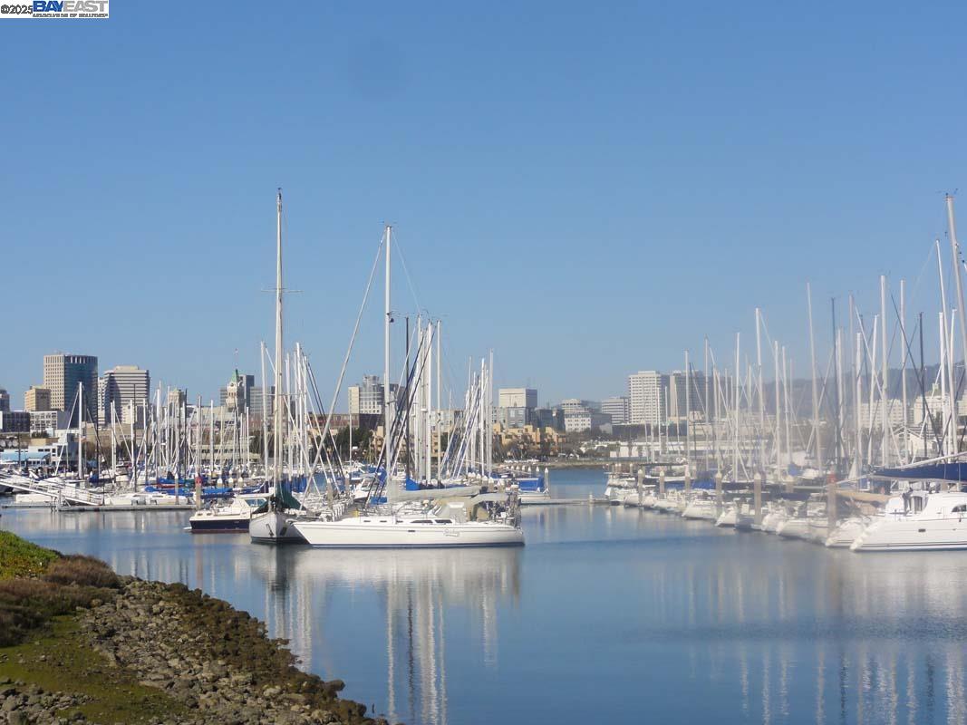 Alameda, California 94501, United States, 2 Bedrooms Bedrooms, ,2 BathroomsBathrooms,Residential,Active,194807