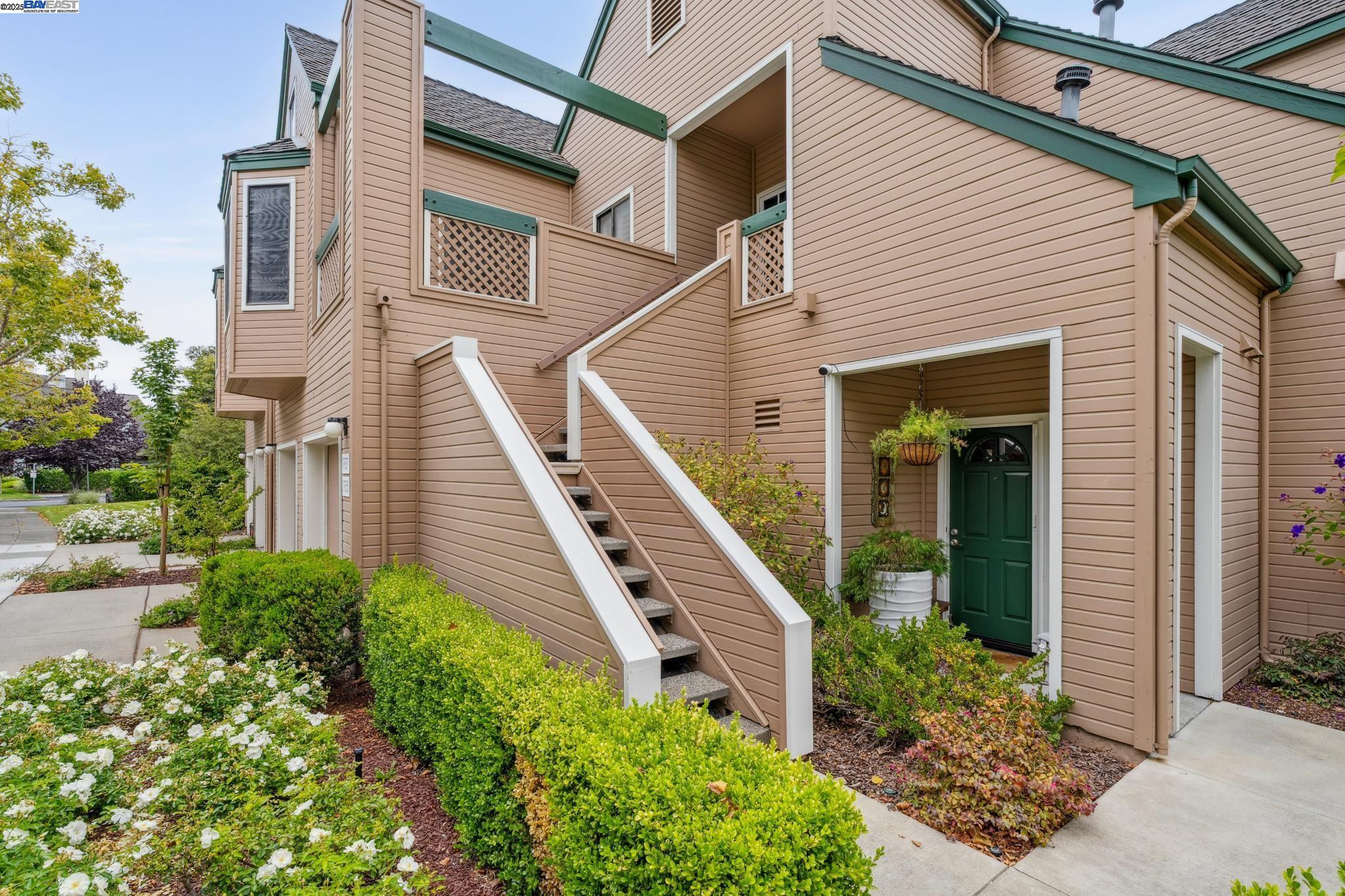 Alameda, California 94501, United States, 2 Bedrooms Bedrooms, ,2 BathroomsBathrooms,Residential,Active,194807