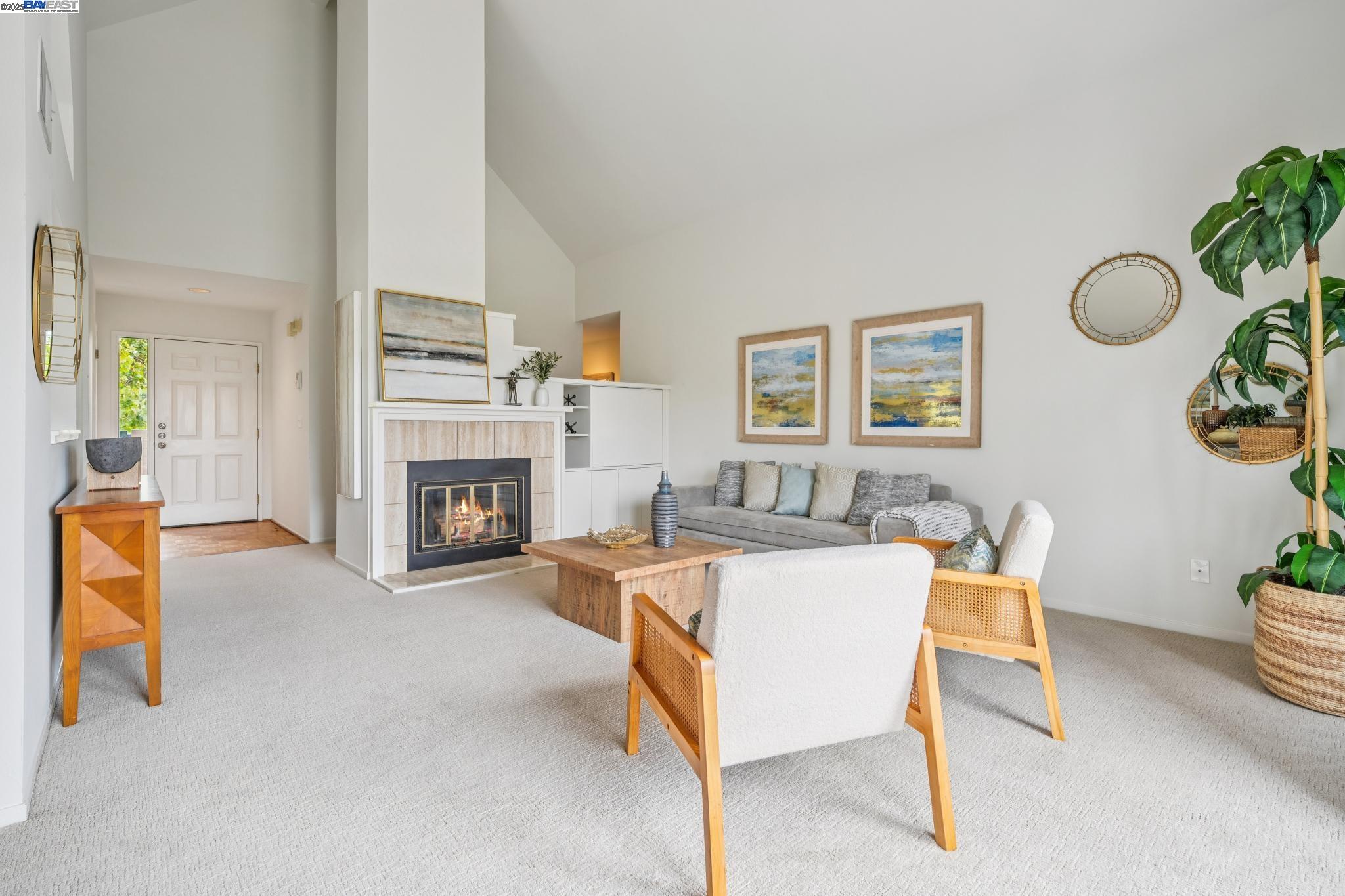 Alameda, California 94501, United States, 2 Bedrooms Bedrooms, ,2 BathroomsBathrooms,Residential,Active,194807