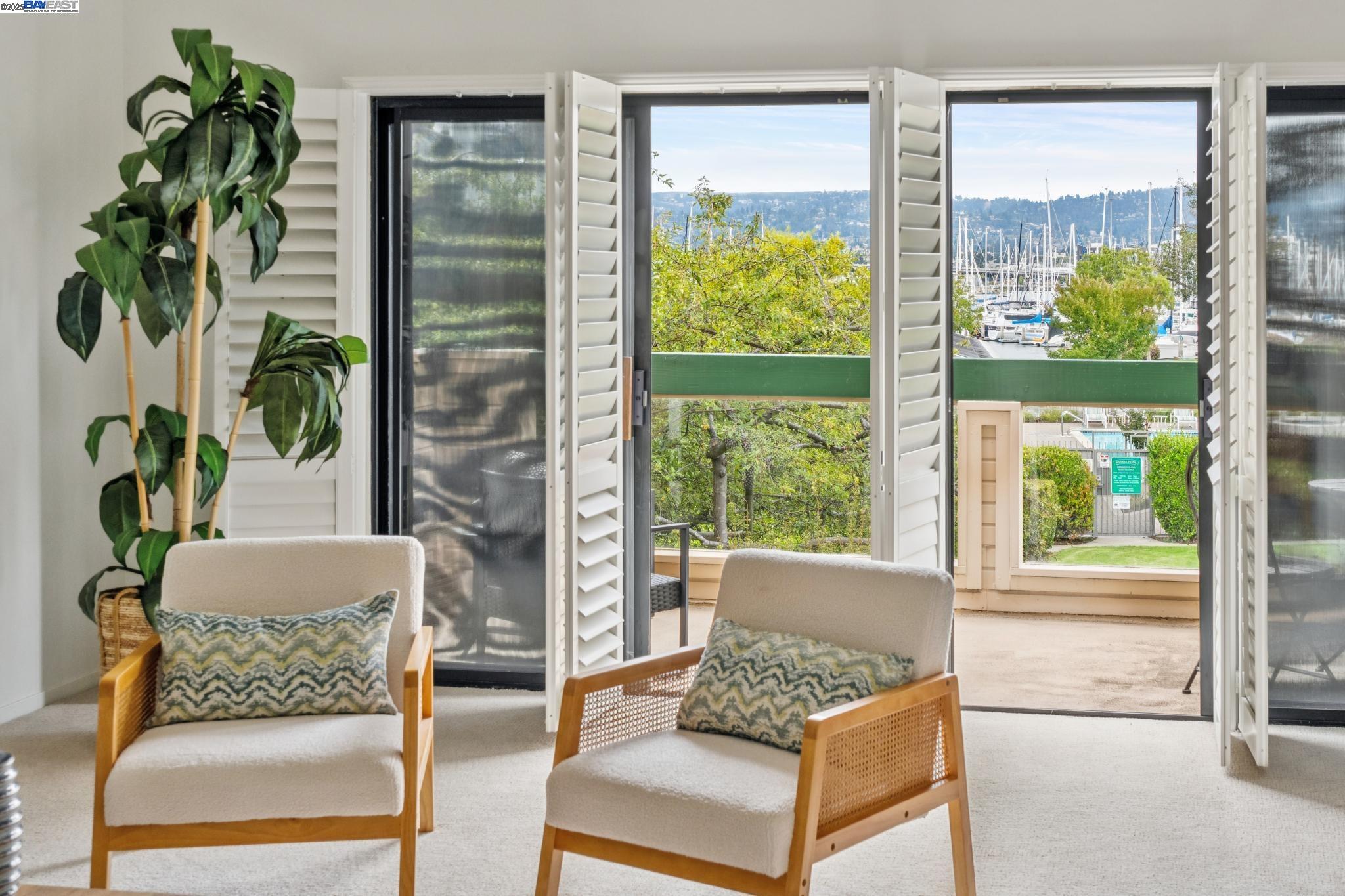 Alameda, California 94501, United States, 2 Bedrooms Bedrooms, ,2 BathroomsBathrooms,Residential,Active,194807